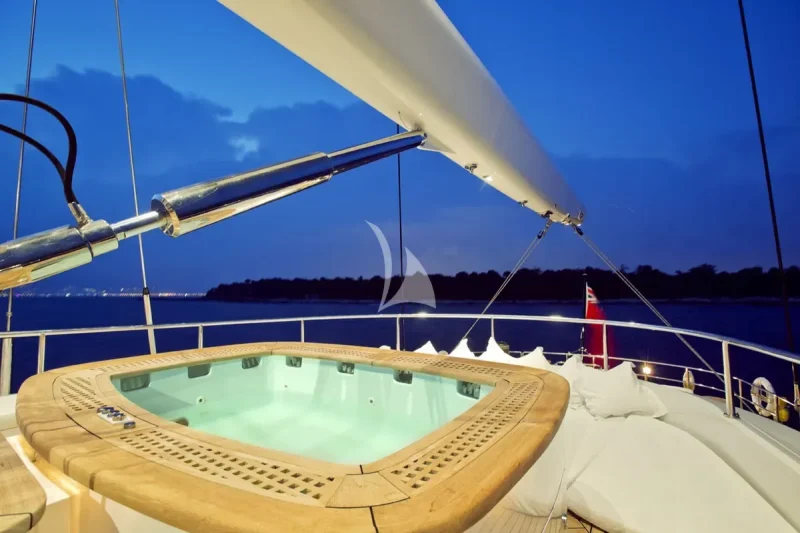 Flybridge Jacuzzi and sunpads