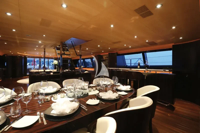 Main salon - formal dining