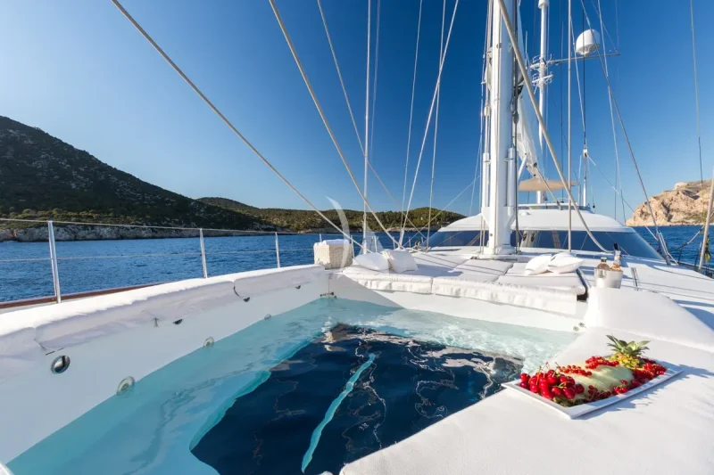Foredeck Jacuzzi