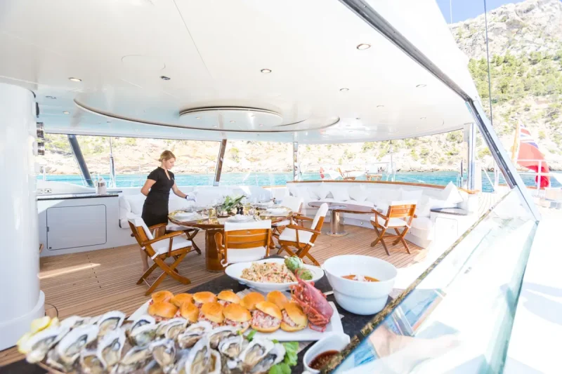 Climate-controlled cockpit dining