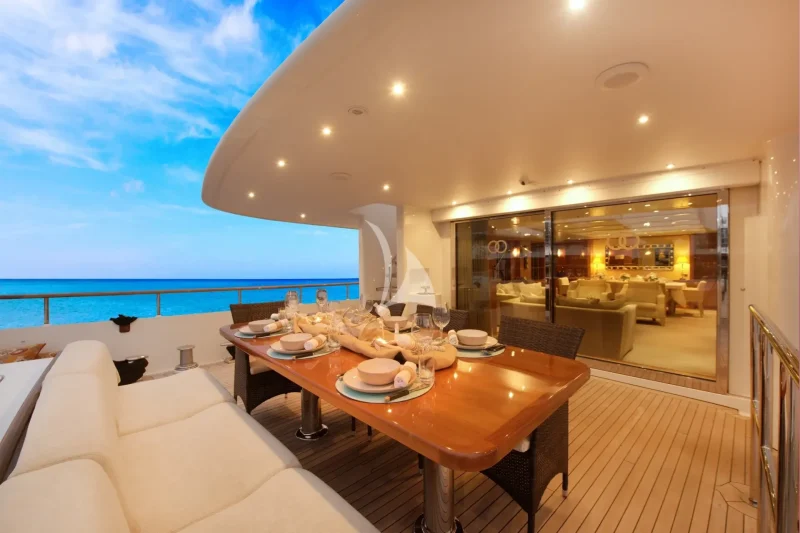 BELUGA | Main deck aft and dining