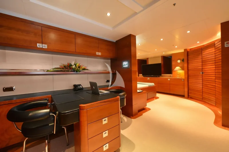 BELUGA | Master Cabin Office