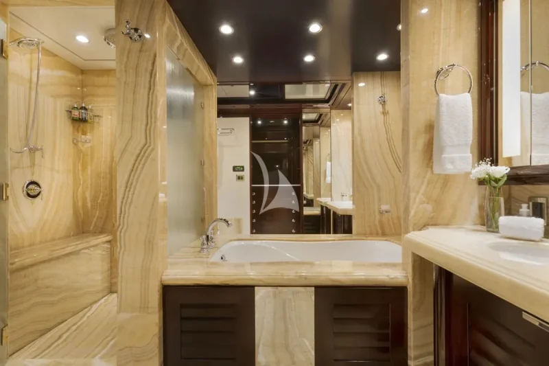 Master Suite His/Hers Bathrooms
