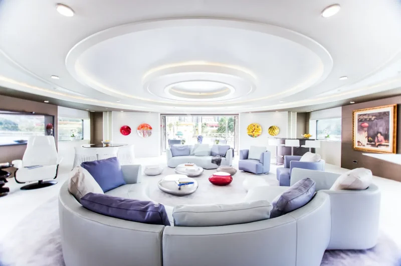Bridge deck salon