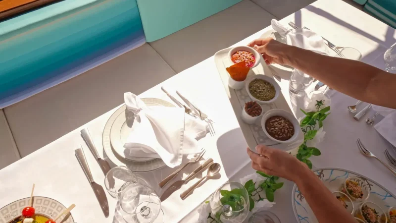 Flybridge dining