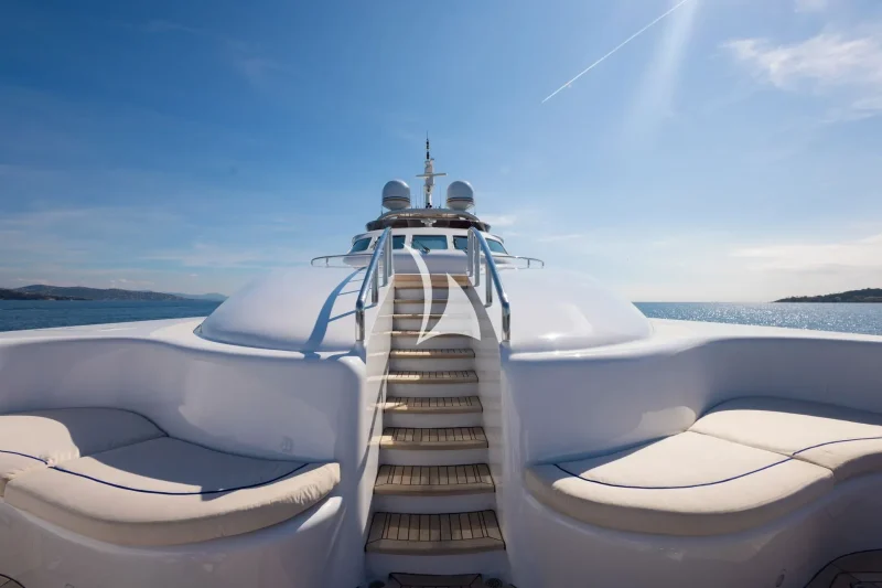 YACHT BOW