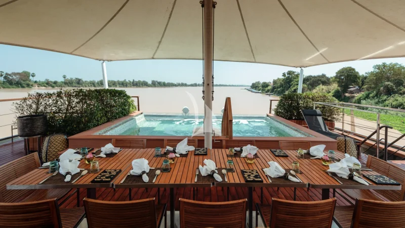 Upper deck forward dining area