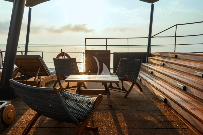 Outdoor lounge
