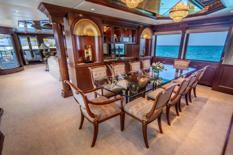 Dining salon