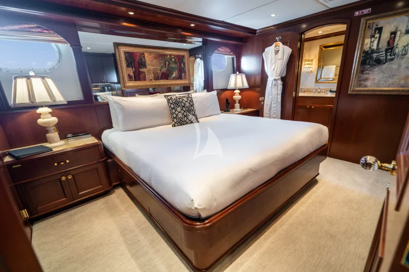 King guest stateroom 