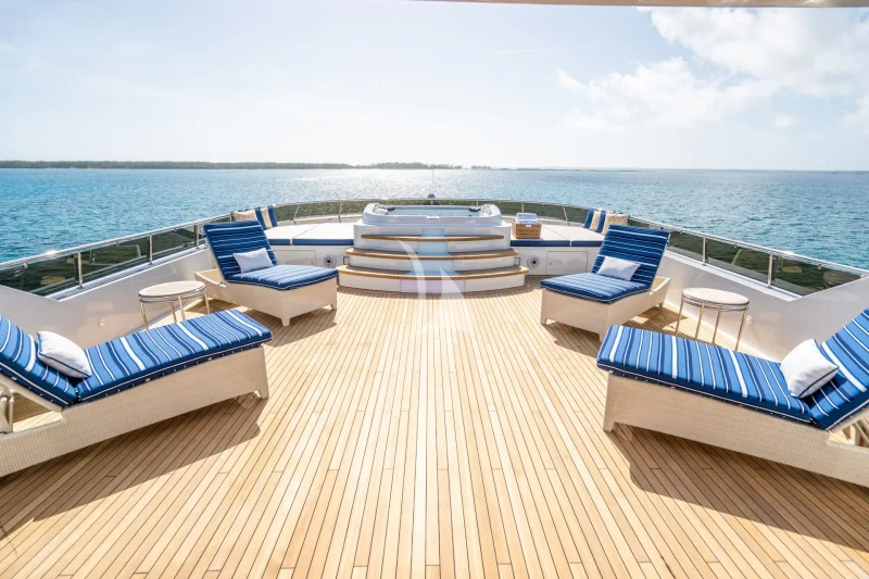 Flybridge forward