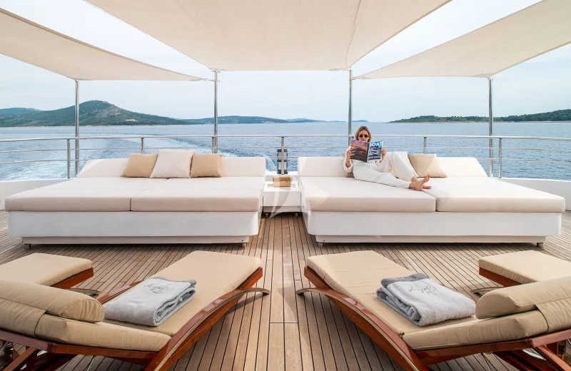 Sun deck aft