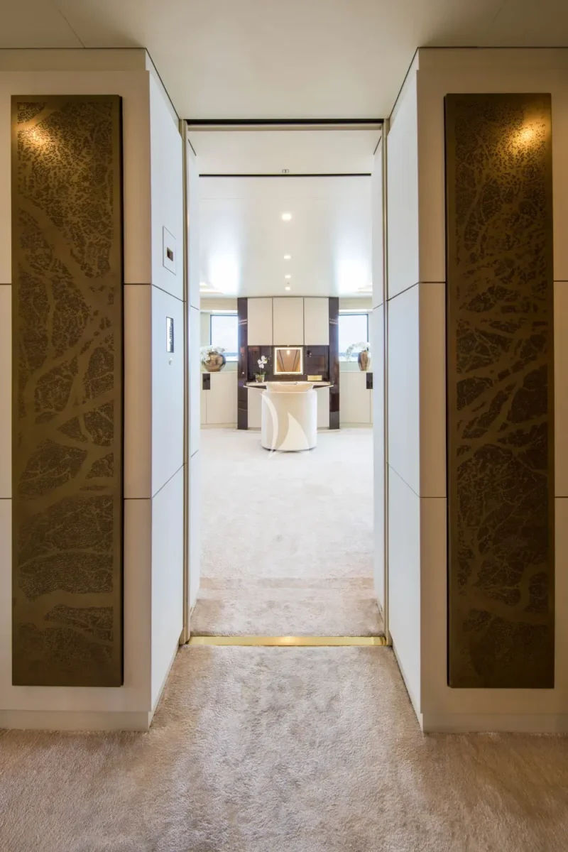 Access to master cabin 