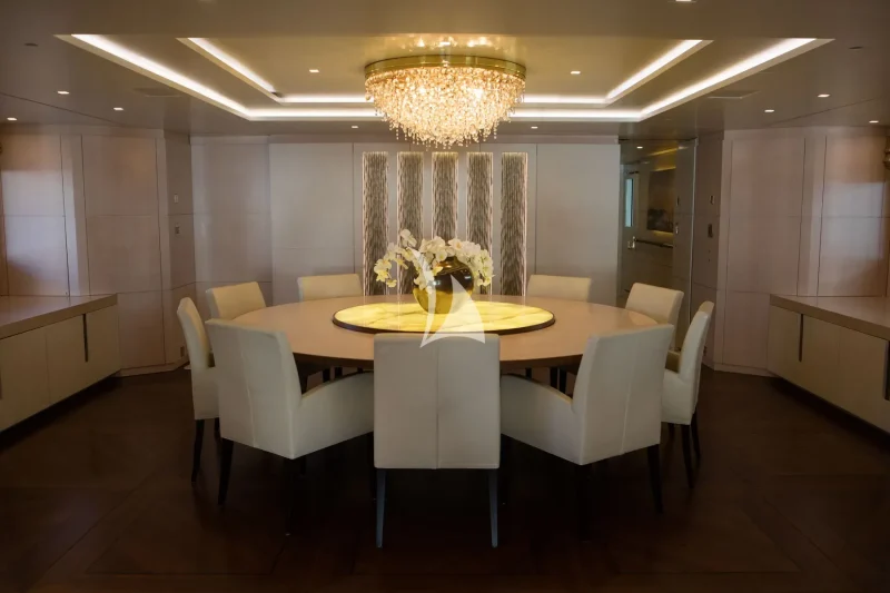 Main deck salon dining area