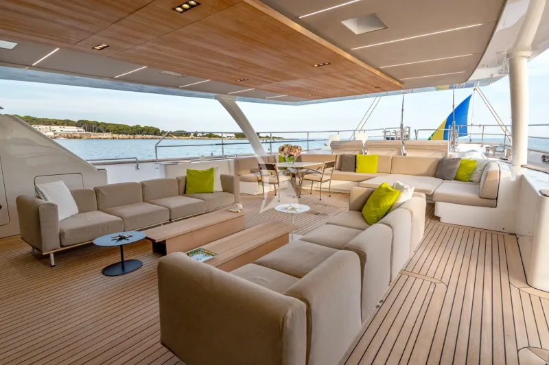 Main deck aft lounge and dining area