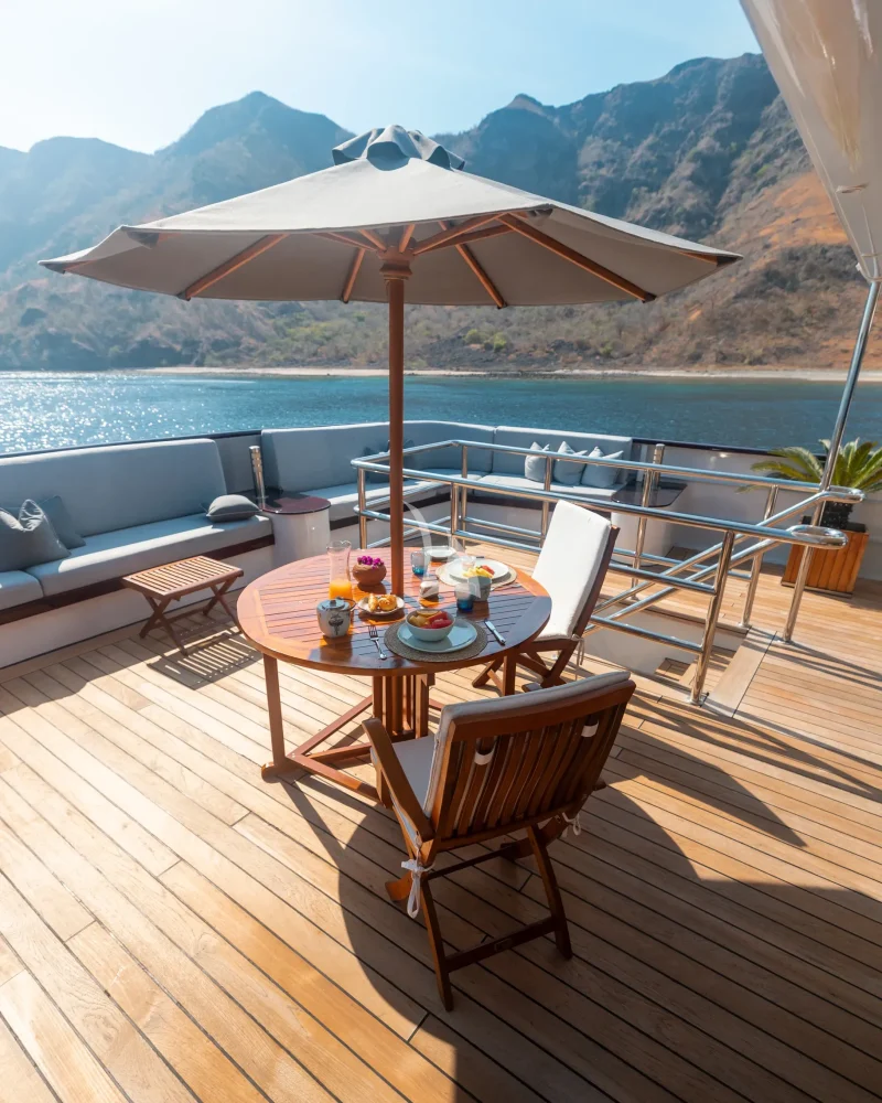 Upper deck aft dining area