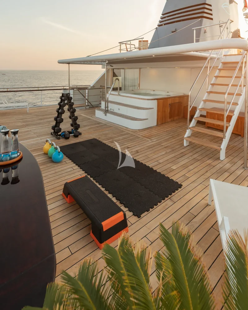 Bridge deck aft