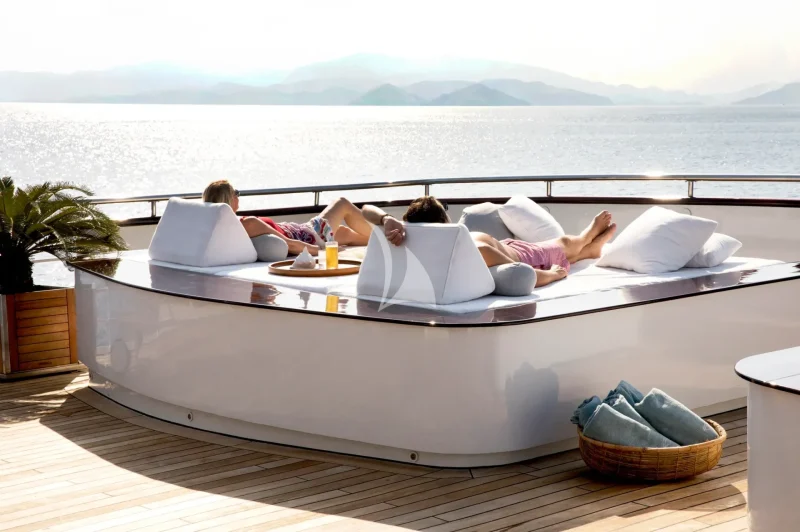 Bridge deck aft