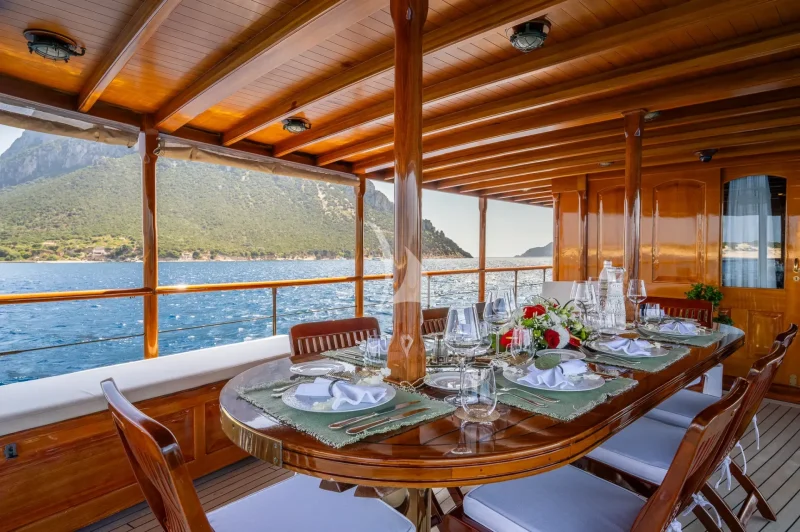 Main Deck Dining