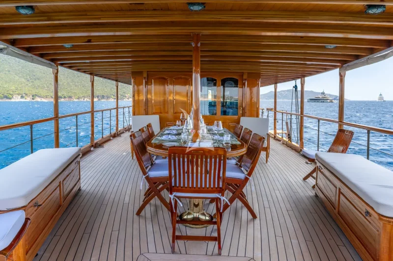 Main Deck Dining