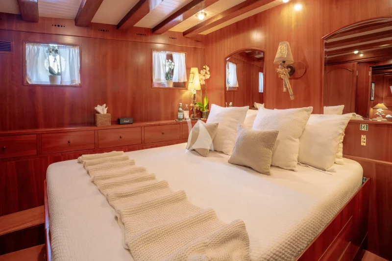 Double Cabin