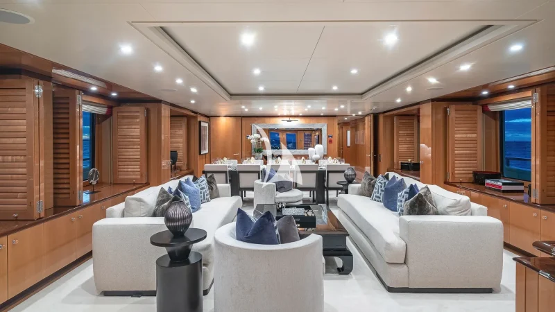 Main saloon view fwd