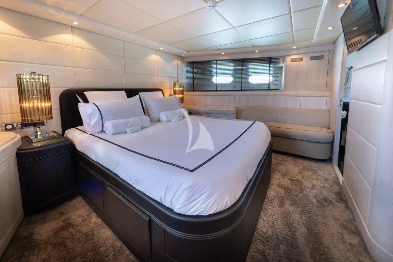 M/Y LAUREN V VIP cabin