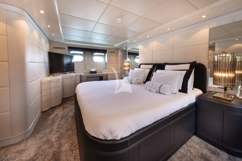 M/Y LAUREN V Master cabin