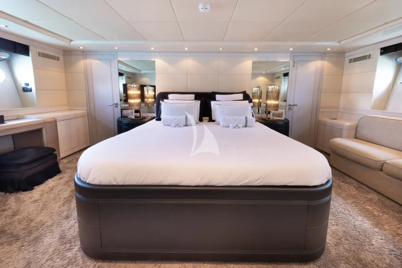 M/Y LAUREN V Master cabin