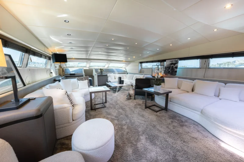 M/Y LAUREN V Living room 